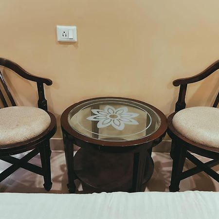 Hotel S L E Residency Варанаси Екстериор снимка