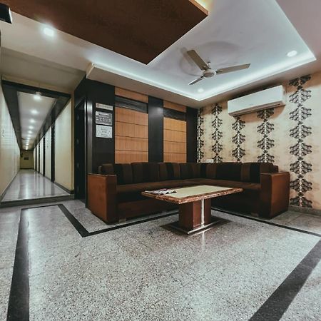 Hotel S L E Residency Варанаси Екстериор снимка