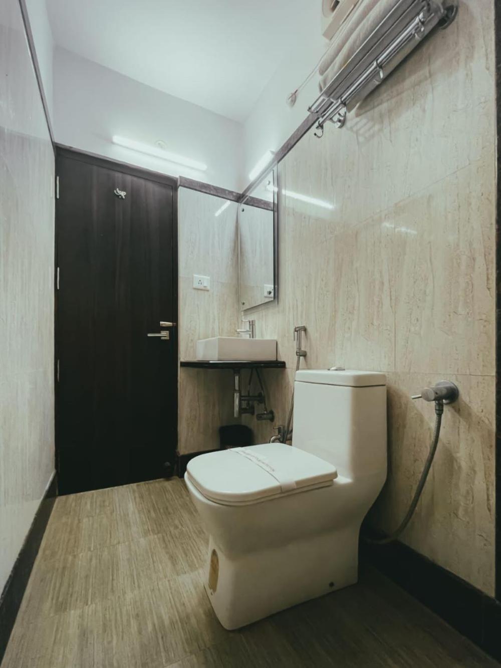 Hotel S L E Residency Варанаси Екстериор снимка