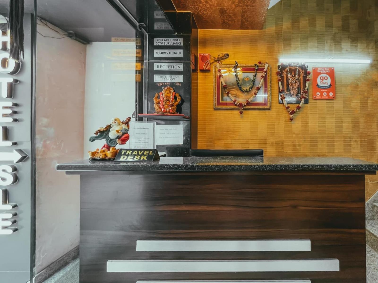 Hotel S L E Residency Варанаси Екстериор снимка