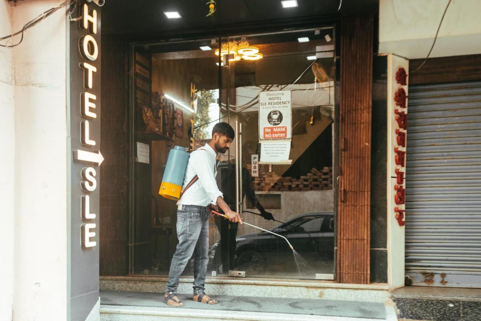 Hotel S L E Residency Варанаси Екстериор снимка