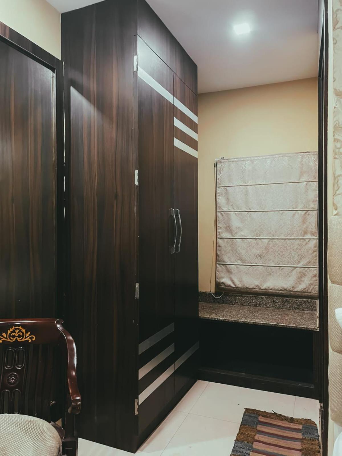Hotel S L E Residency Варанаси Екстериор снимка