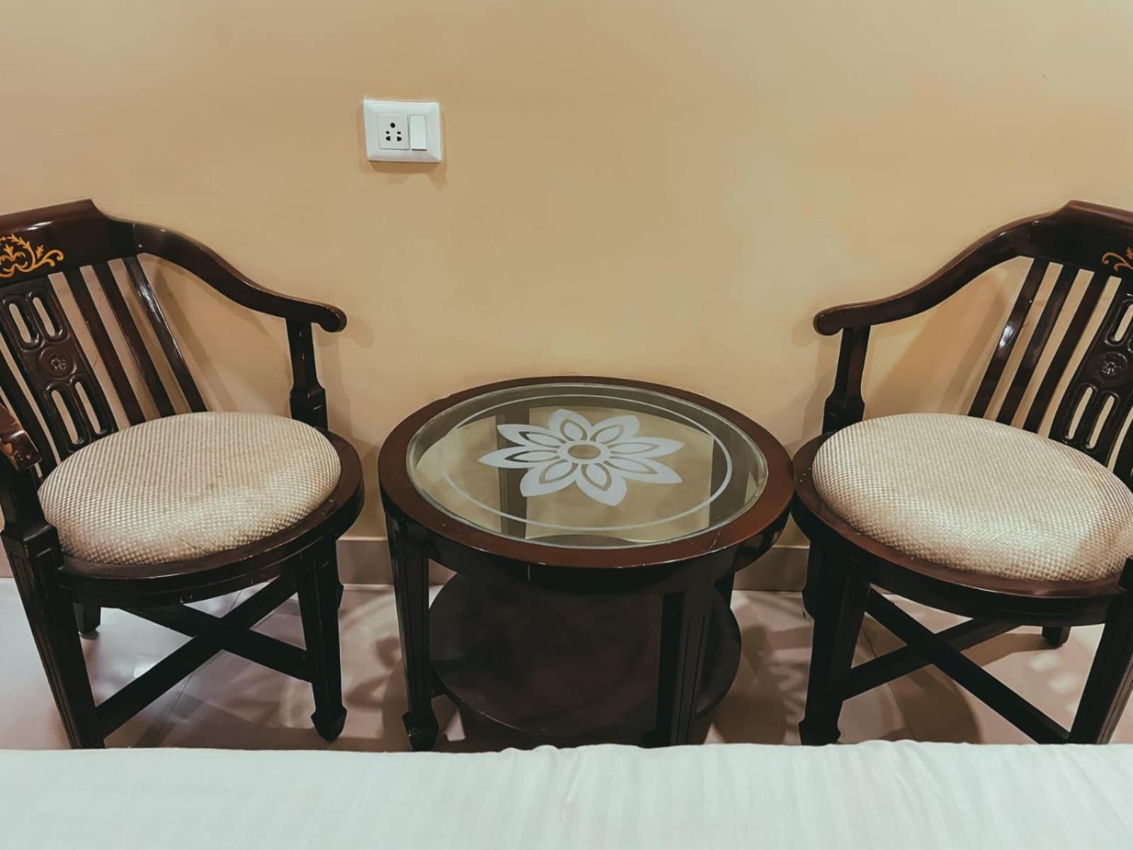 Hotel S L E Residency Варанаси Екстериор снимка