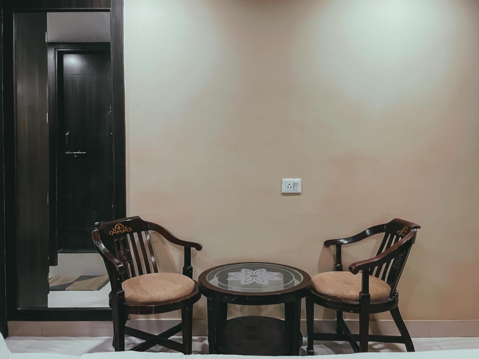 Hotel S L E Residency Варанаси Екстериор снимка