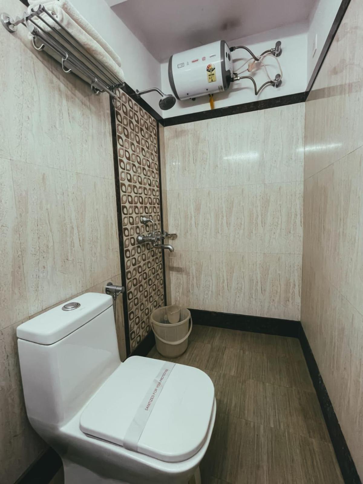 Hotel S L E Residency Варанаси Екстериор снимка