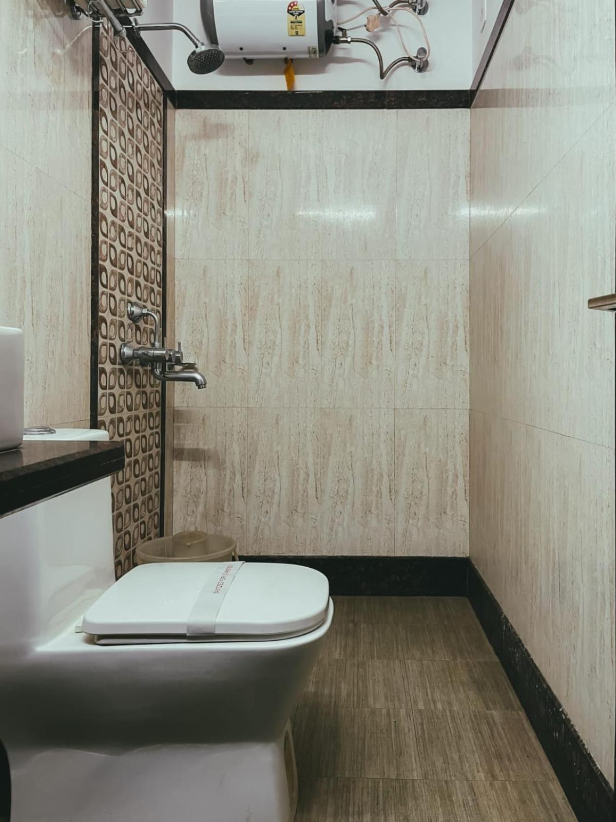 Hotel S L E Residency Варанаси Екстериор снимка