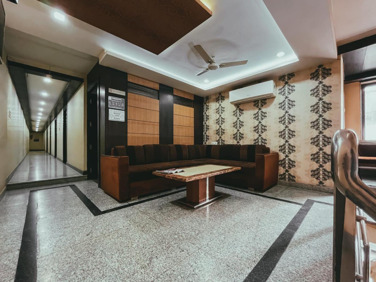 Hotel S L E Residency Варанаси Екстериор снимка
