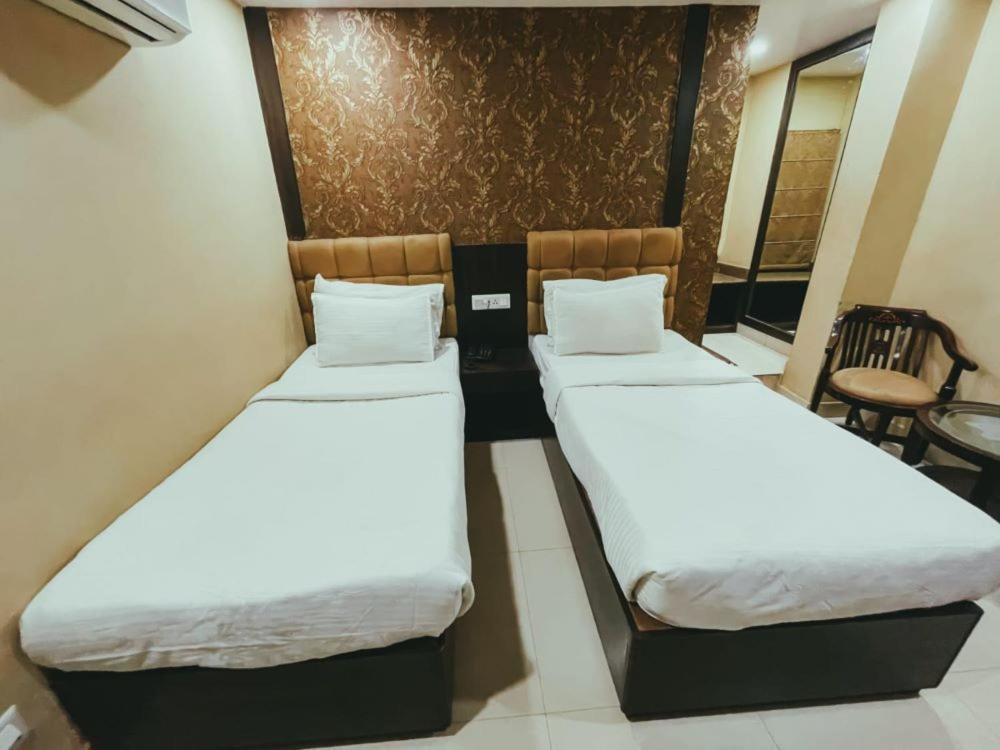 Hotel S L E Residency Варанаси Екстериор снимка